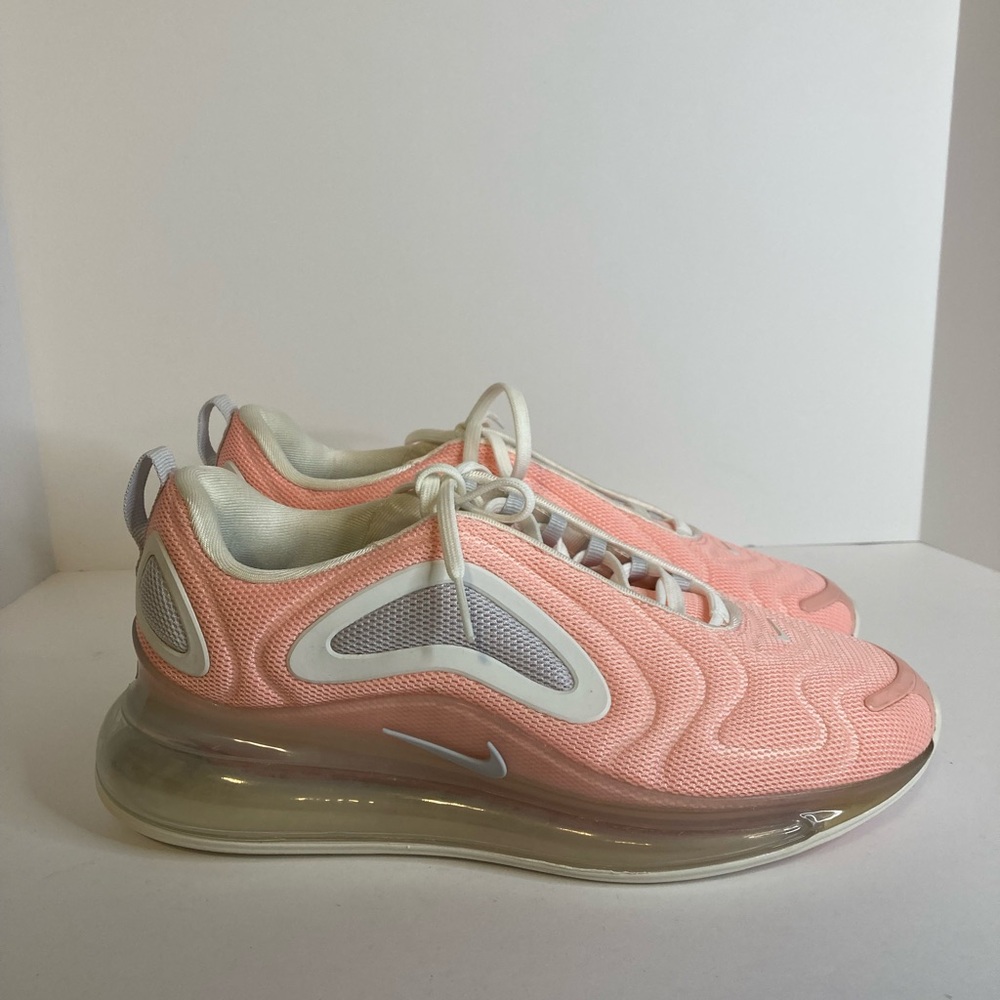 NWOT Nike Airmax size 9.5